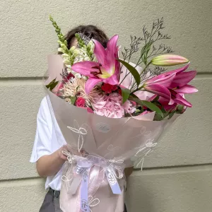 Prachtvolles Lilienbouquet